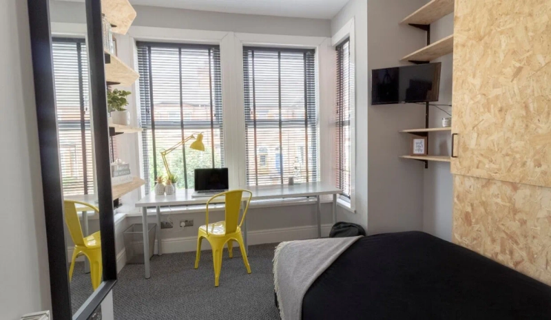 235 Monks Road - Ensuite spare rooms in a 6 Bed - Thumbnail 1